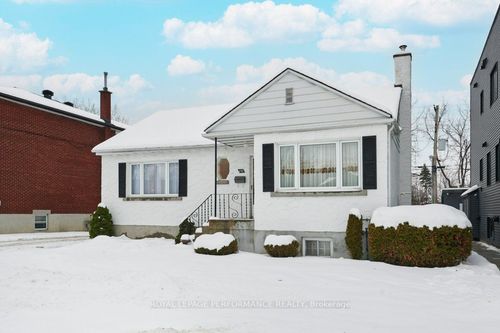 {{alt}} | Card Image