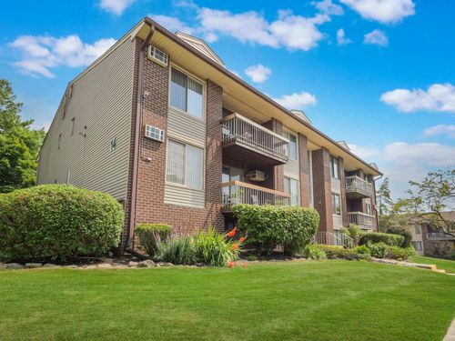146 Country Club Ln, Pomona, NY, 10970-2443 | Card Image