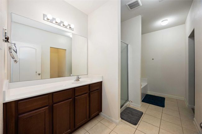 Primary Bathroom | Image 15