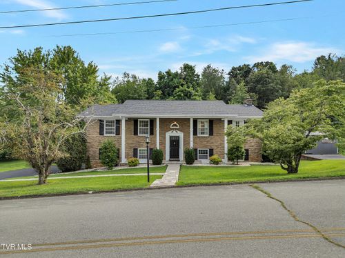 508 Meadowlark Dr, Greeneville, TN, 37743-6135 | Card Image