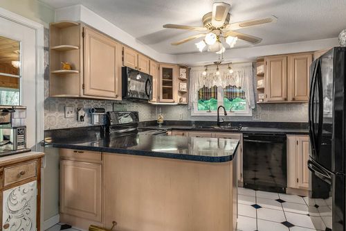 12 Spollett Dr, Derry, NH, 03038-5704 | Card Image
