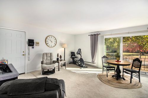 apt-4-1842 Colonial Village Way, Waterford, MI, 48328-1943 | Card Image