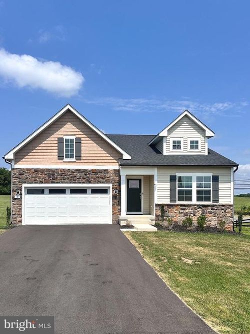 2 Edinburgh Ct, CHARLES TOWN, WV, 25414-6107 | Card Image