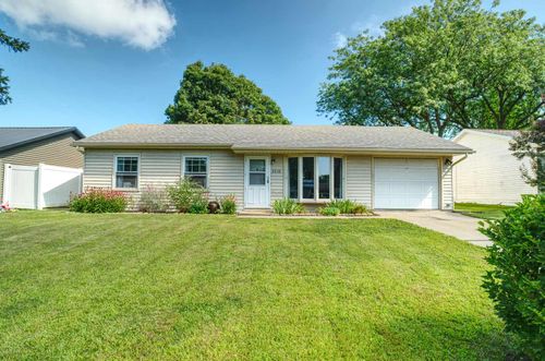 2210 Lafayette Terrace, Clinton, IA, 52732 | Card Image