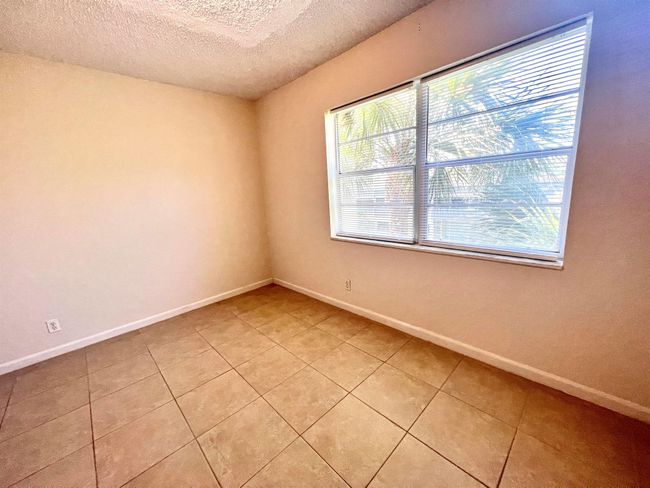 APT-302 - 120 Sparrow Dr, Condo with 2 bedrooms, 2 bathrooms and null parking in Royal Palm Beach FL | Image 12