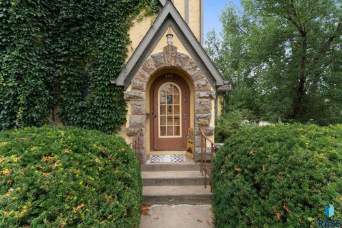 300 E Stearns Ave Avenue, Chamberlain, SD, 57325 | Card Image