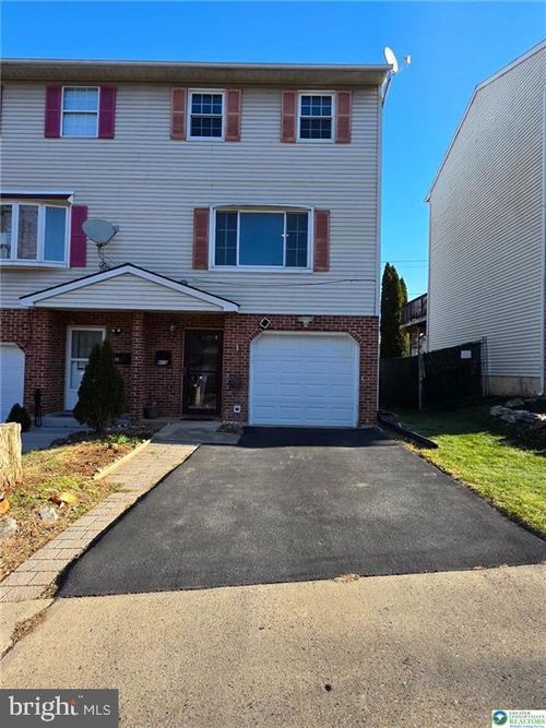 415 N Fenwick St, Allentown, PA, 18109-1982 | Card Image