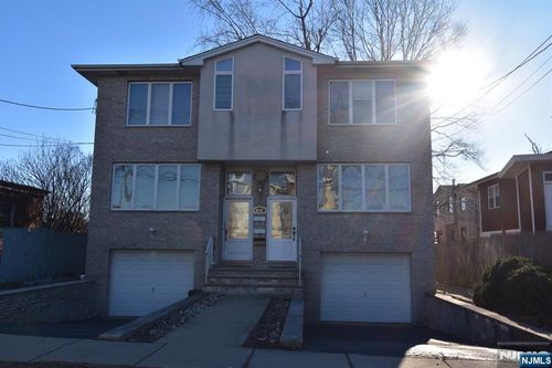 2482 5th St, Fort Lee, NJ, 07024-7840 | Card Image