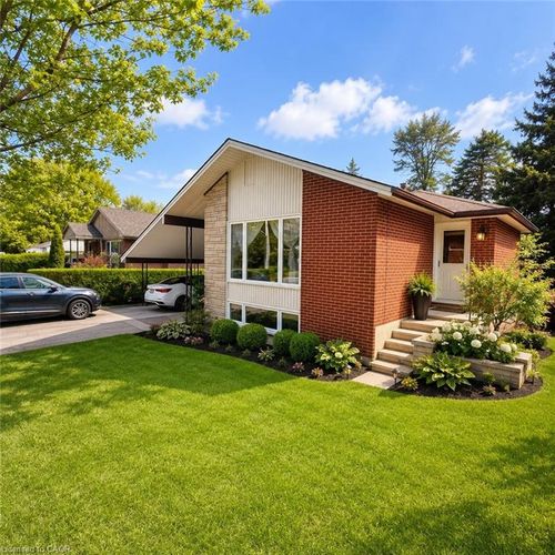 82 Blackwood Cres, Hamilton, ON, L8S3H5 | Card Image