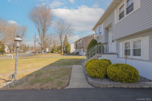 27 Hunter Pl, Stony Point, NY, 10980-1407 | Card Image