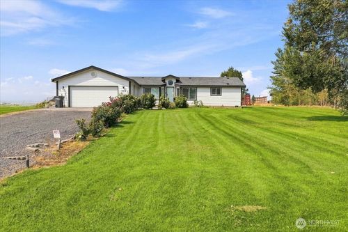3914 Road F Ne, Moses Lake, WA, 98837-9620 | Card Image