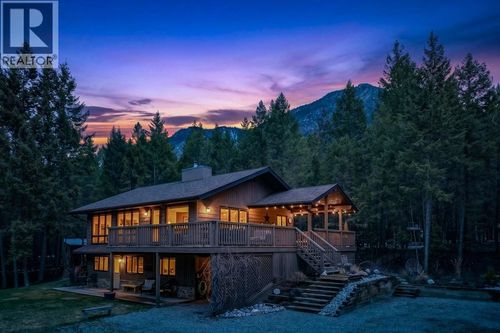 8076 Mcintosh Loop Road, Radium Hot Springs, BC, V0A1M0 | Card Image
