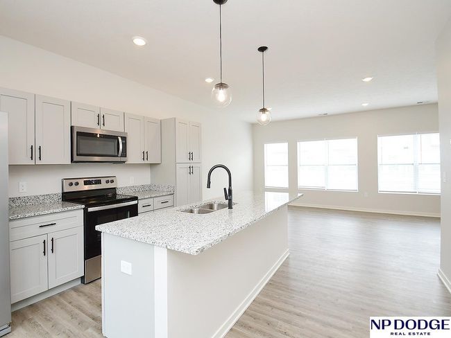 20856 S Plz, Townhouse with 3 bedrooms, 3 bathrooms and 2 parking in Elkhorn NE | Image 8