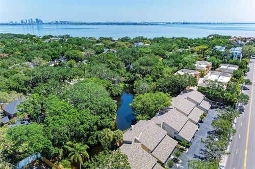 2927 W Gandy Blvd, TAMPA, FL, 33611-2823 | Card Image