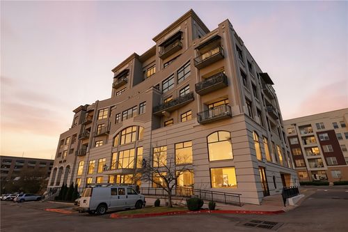 401-401 W Watson St, Fayetteville, AR, 72701-4574 | Card Image