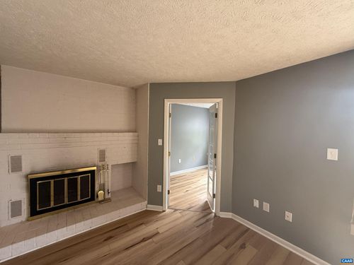 apt-7-132 Turtle Creek Rd, CHARLOTTESVILLE, VA, 22901-6774 | Card Image