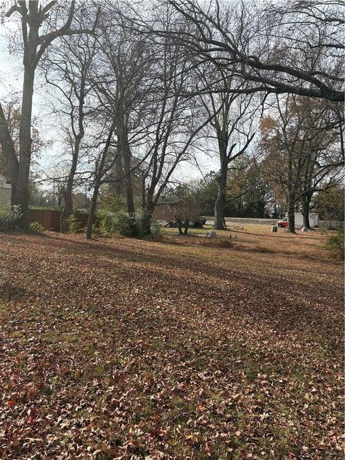 515 Stokes St, Blackstone, VA, 23824-1021 | Card Image