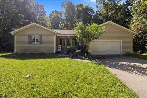 13612 Thompson Rd, Vermilion, OH, 44089-9551 | Card Image