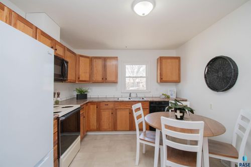 600 S Sneve Ave Avenue, Sioux Falls, SD, 57103 | Card Image