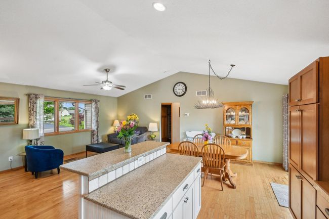 22-web-or-mls-Prairie Grass Dr-1006-020.jpg | Image 22