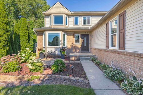 1918 Palmer Dr, Wixom, MI, 48393-1220 | Card Image