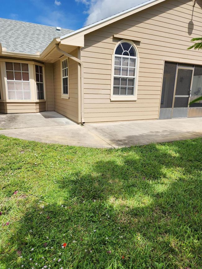3625 Sw Masilunas St, House other with 3 bedrooms, 2 bathrooms and null parking in Port St Lucie FL | Image 5