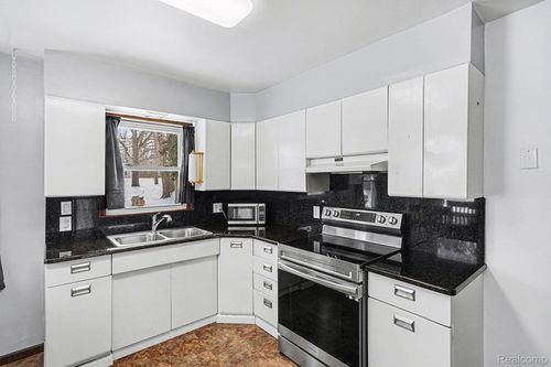 941 Marvell Pl, Waterford, MI, 48327-3120 | Card Image