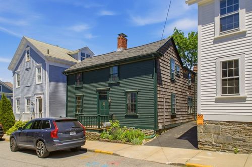 12 Sherman St, Newport, RI, 02840-2924 | Card Image