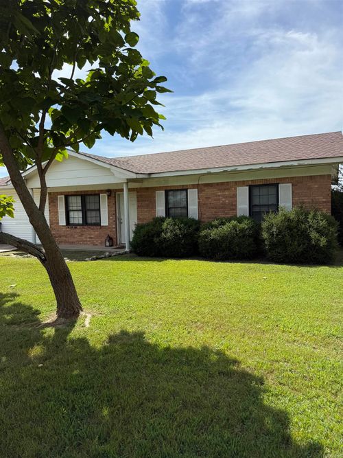 810 E 8th St, Rector, AR, 72461-2400 | Card Image