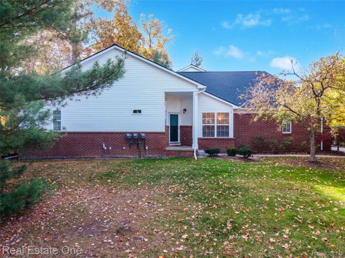 691 Chestnut Dr, Wixom, MI, 48393-4304 | Card Image