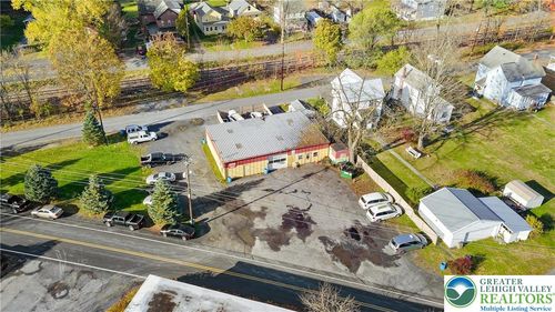 399 Oak St, East Stroudsburg, PA, 18301-1402 | Card Image