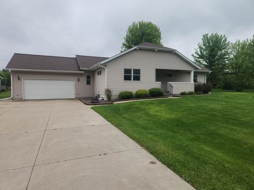 S5640 Granite Ln, Baraboo, WI, 53913-8805 | Card Image