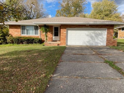 4402 Stary Dr, Parma, OH, 44134-5831 | Card Image