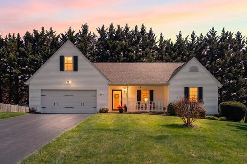 204 Devon Ct, Waynesboro, VA, 22980-5280 | Card Image