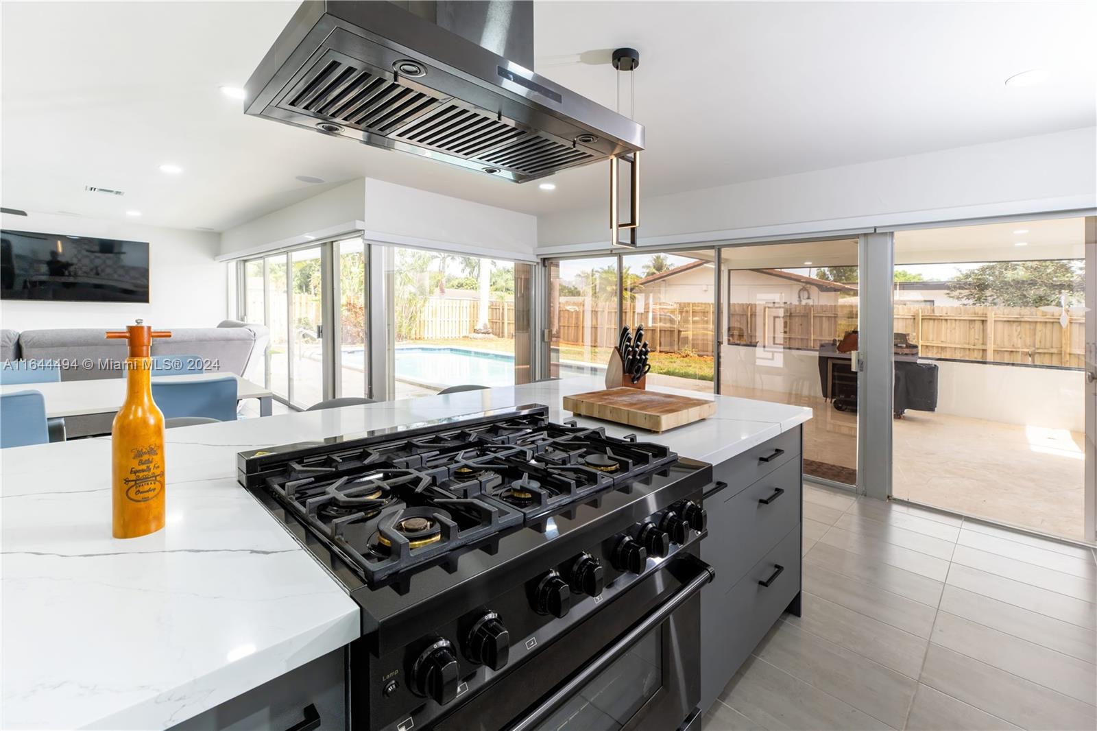 Oakwood Rd, Plantation, FL 33317