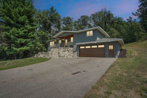 325 Townsvalley Rd, River Falls, WI, 54022-8127 | Card Image