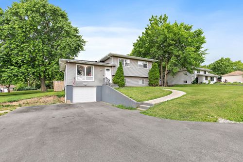 140 Skyline Dr, Carpentersville, IL, 60110-1539 | Card Image