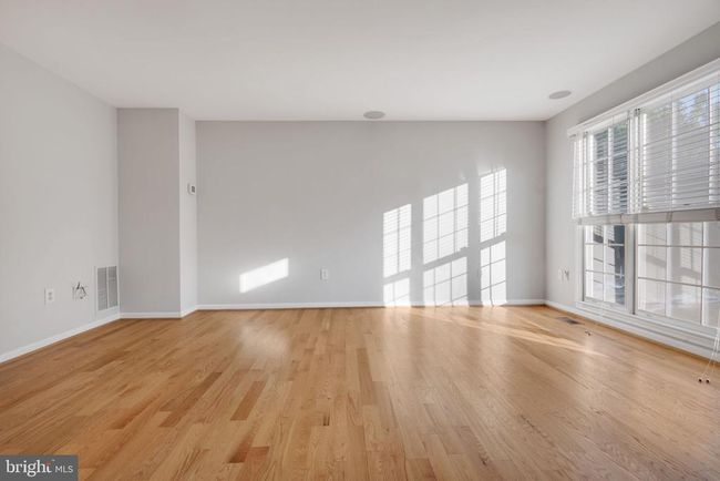 7267 Olde Lantern Way, Townhouse with 3 bedrooms, 4 bathrooms and null parking in SPRINGFIELD VA | Image 9