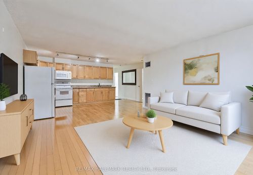 1805-633 Bay Street, Toronto, ON, M5G2G4 | Card Image