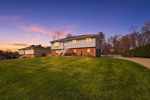 39 Salli Cir, Ludlow, MA, 01056-3235 | Card Image