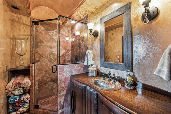 Outdoor Bathroom | Image 37