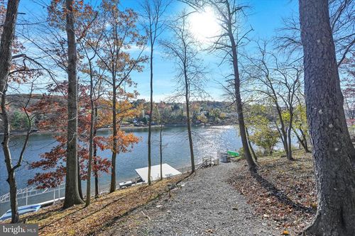 1503 Wynonah Dr, AUBURN, PA, 17922-9302 | Card Image