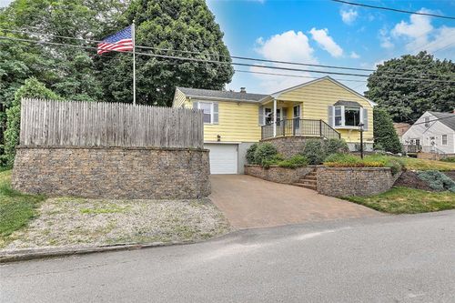 8 Halsey St, North Providence, RI, 02911-1763 | Card Image