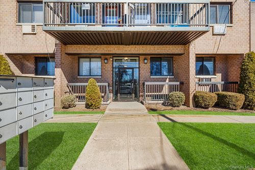 3c-9711 N Conduit Avenue, New York, NY, 11417 | Card Image