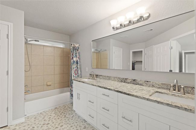 Primary Bathroom | Image 15