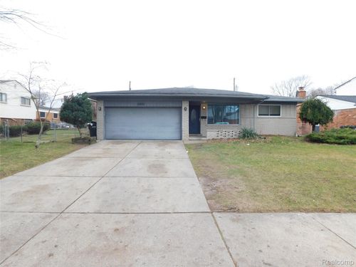 35251 Malibu Dr, Sterling Heights, MI, 48312-4047 | Card Image