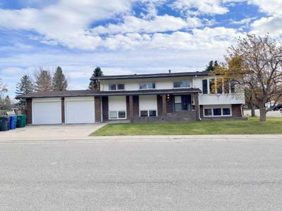 10 Sheridan Rd W, House detached with 6 bedrooms, 3 bathrooms and 8 parking in Lethbridge AB | Image 2