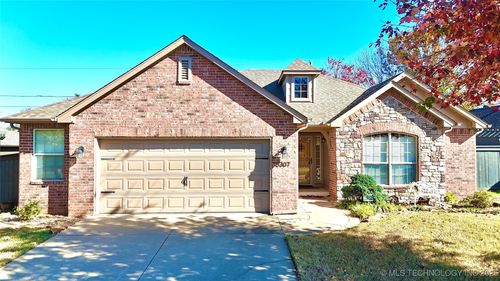 5307 Barr Dr, Sand Springs, OK, 74063-2011 | Card Image