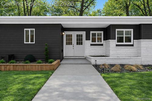 2566 Harrington Rd, Rochester Hills, MI, 48307-4400 | Card Image