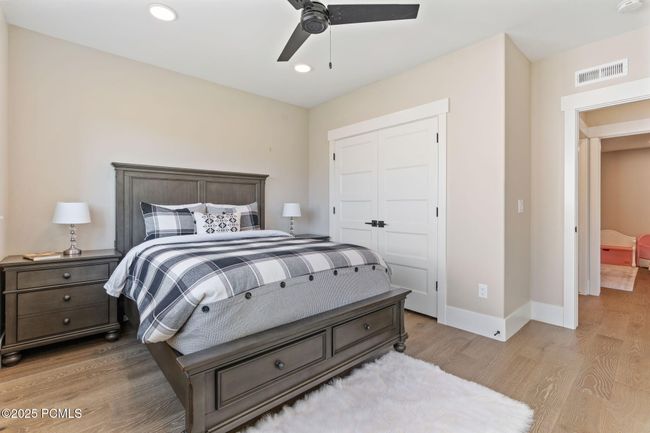 Lower level bedroom 1 | Image 22